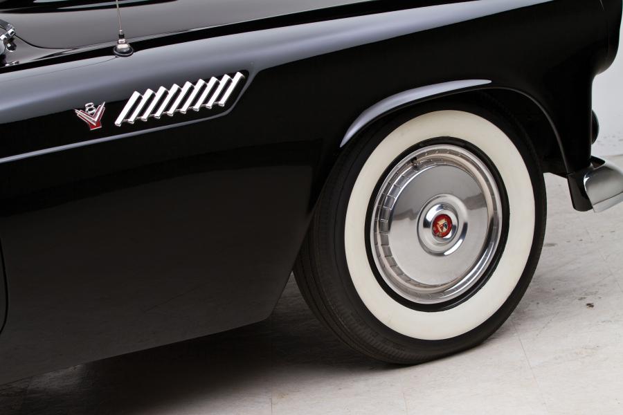 Детали экстерьера Ford Thunderbird (P5/40) 1955 года  (фото 22 из 128)